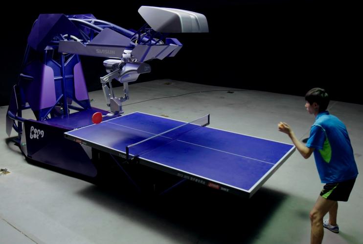 我校与新松合作研发的第二代乒乓球机器人亮相2018世界人工智能大会